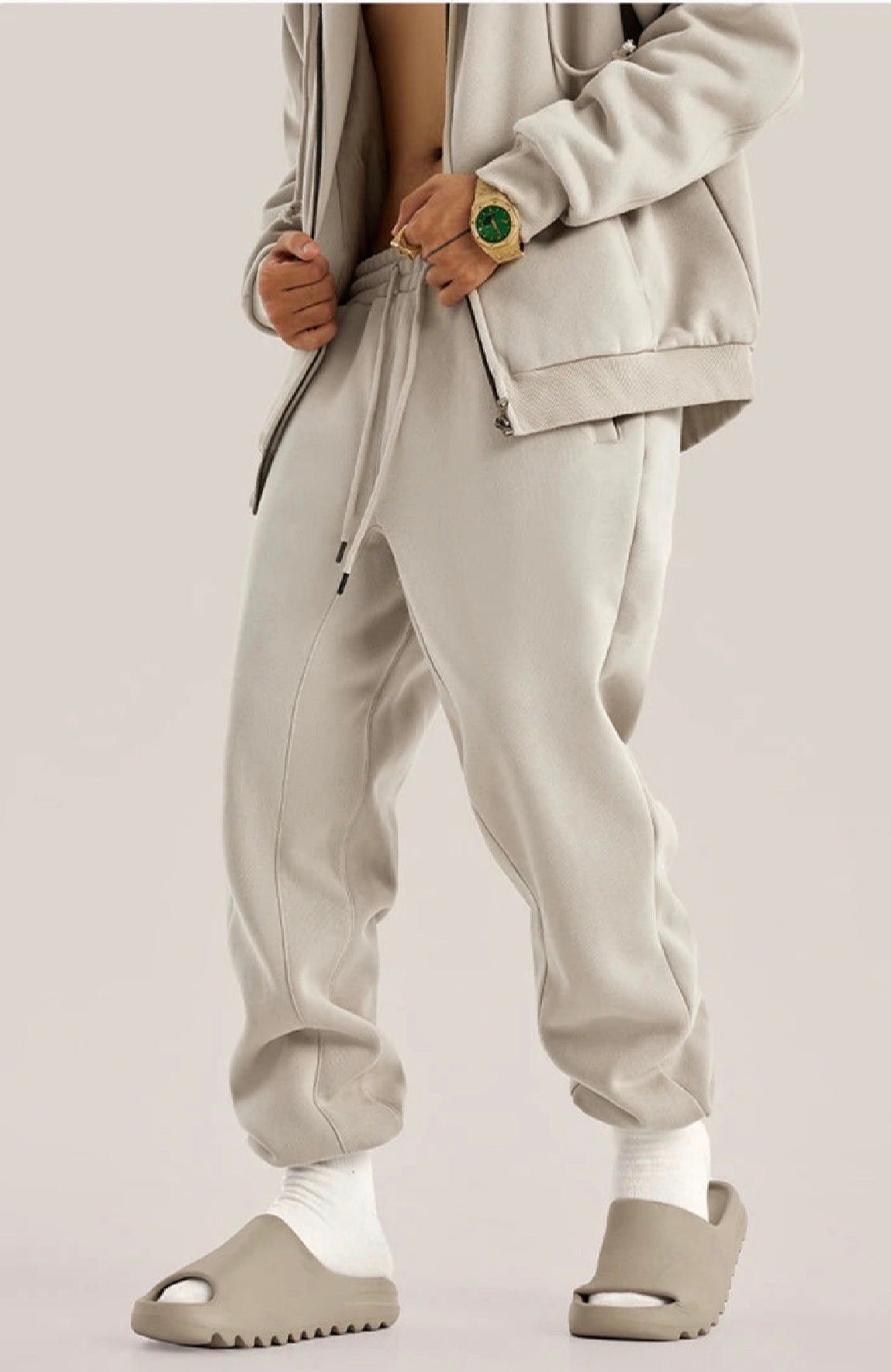 IVN Atelier solid color loose sweatpants with elastic waistband and relaxed fit, made from soft, comfortable fabric.