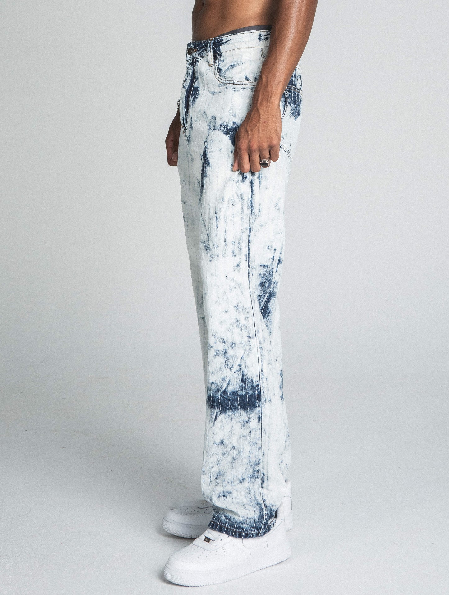 AJ01L-1 VAQUEROS ANCHOS CON LÍNEA DE HILO TEÑIDA AZUL OSCURO/BLANCO