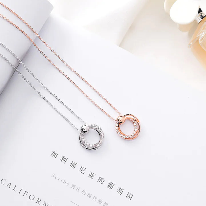Ensemble de boucles d'oreilles et collier Circle Sparkling Diamond
