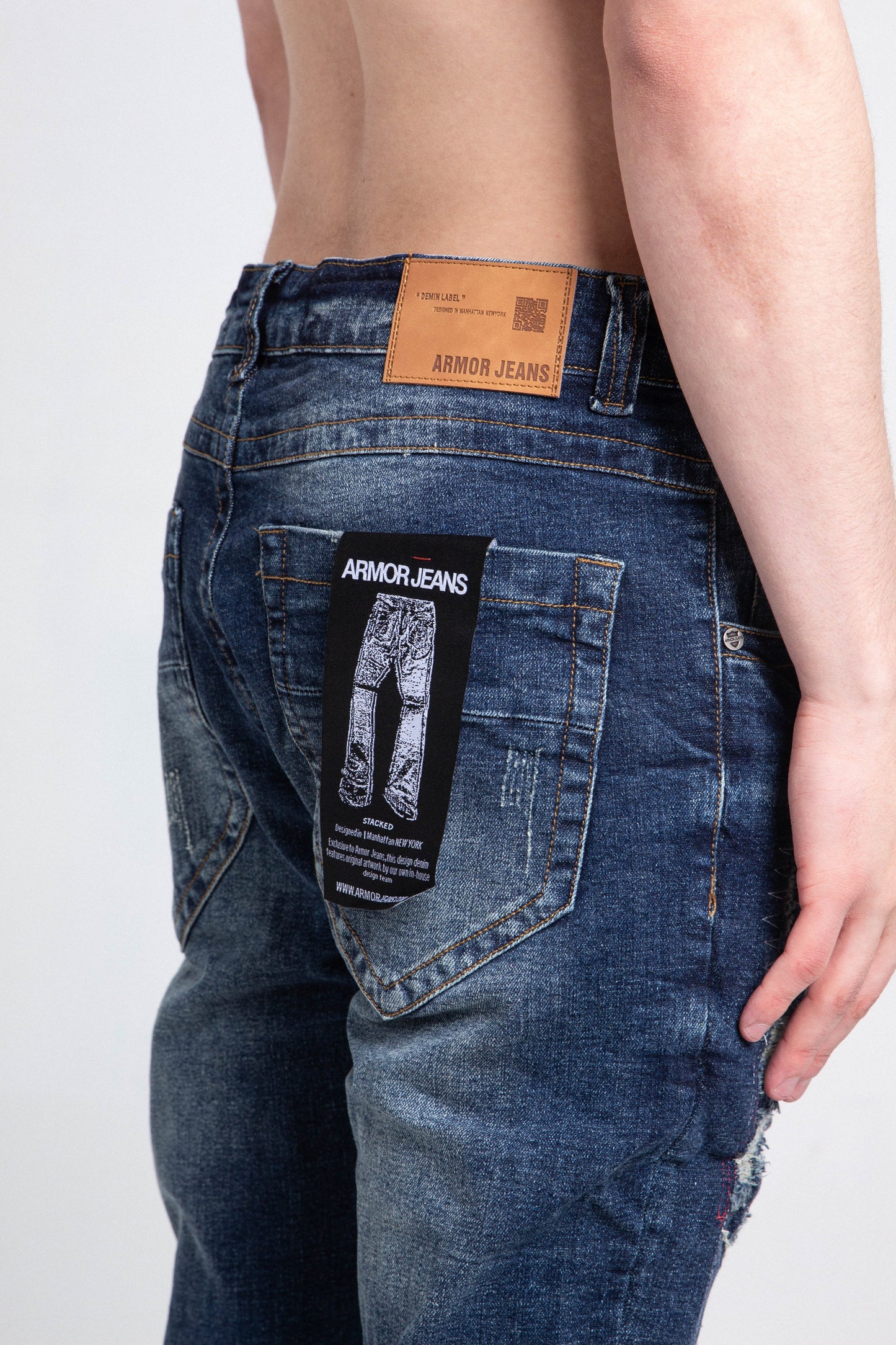 A403 PEQUEÑOS JEANS DE TIRO MEDIO CON DESGASTE 