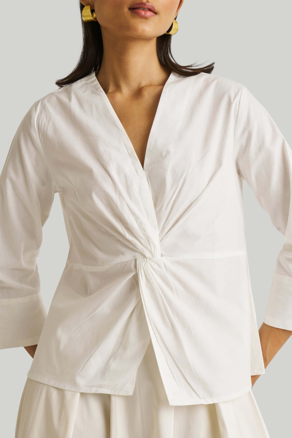 Top con giro frontal en blanco