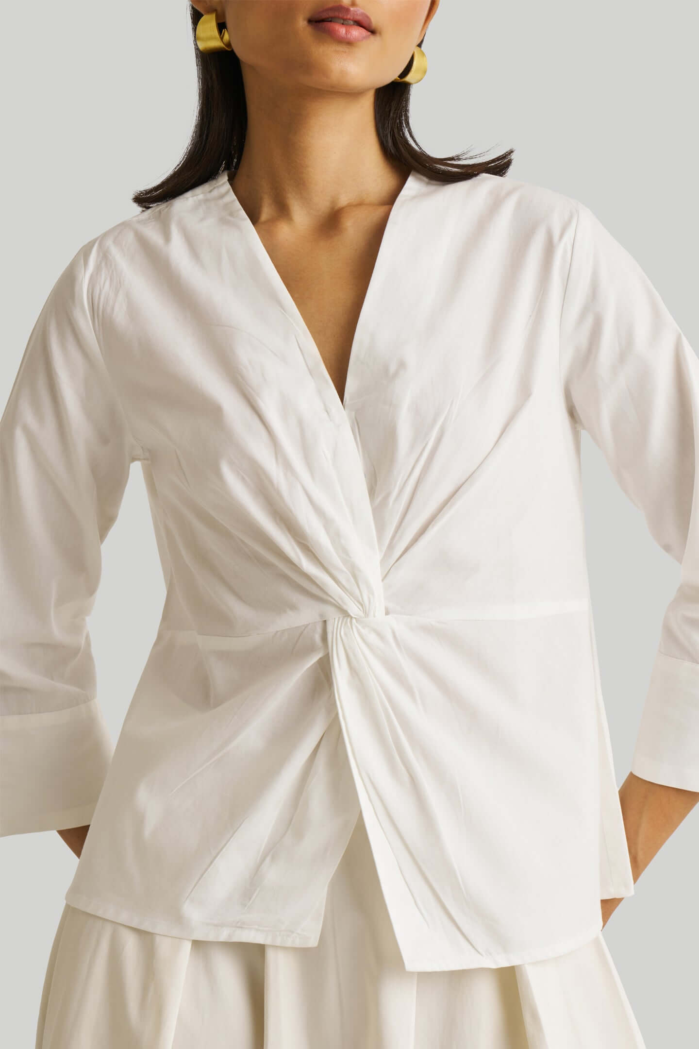 Top con giro frontal en blanco