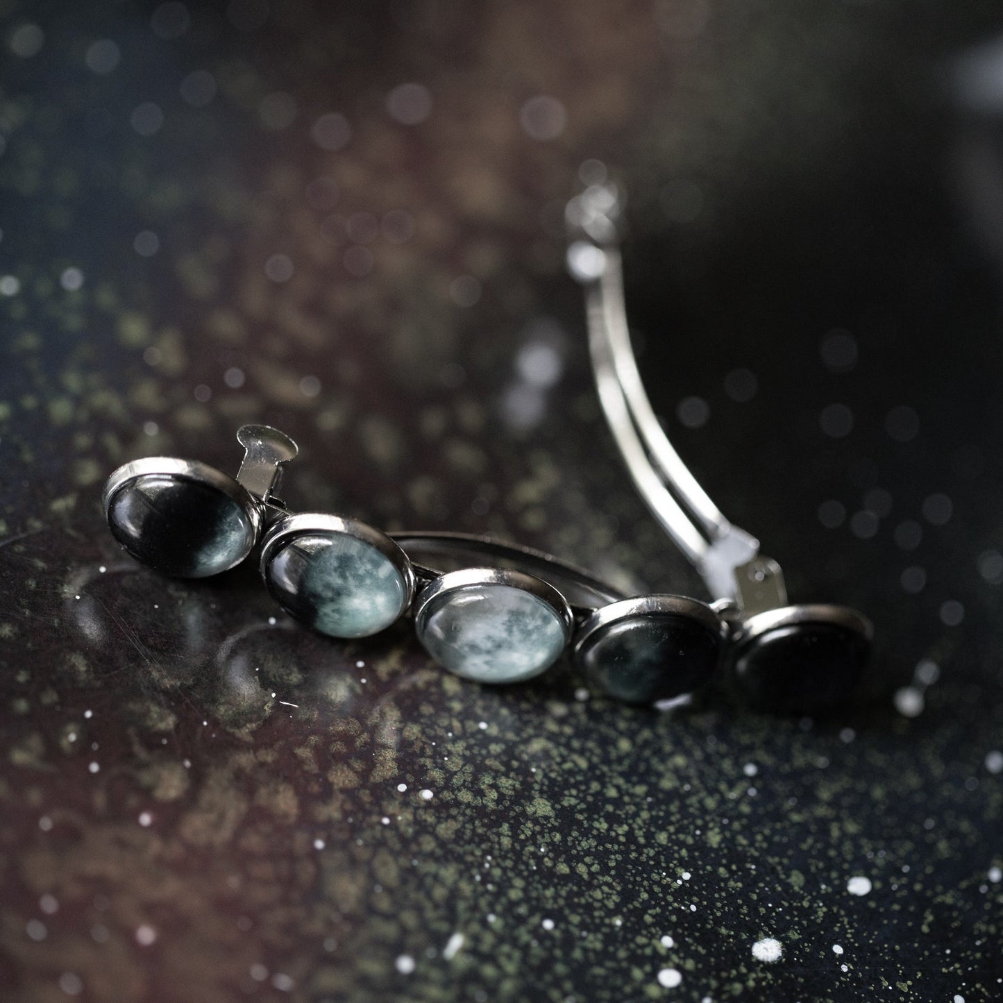 Pinza para el cabello con forma de fases lunares