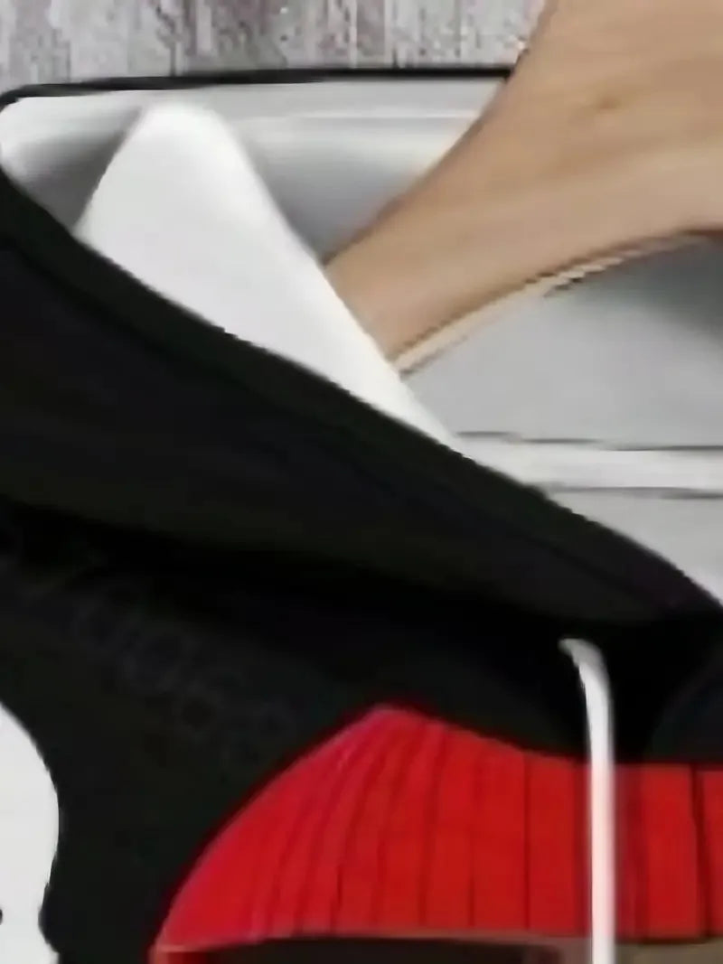 The 2025 Spring and Autumn Bestseller men's hoodie set is skin-friendly soft casual and fashionable with bear prints